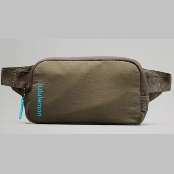 Lululemon Mini Everywhere Belt Bag - Picture 4 of 8